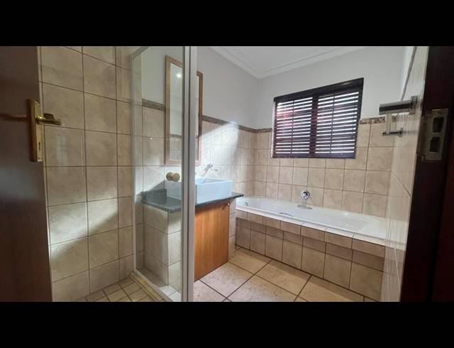 4 BEDROOM HOUSE FOR SALE IN MENLO PARK